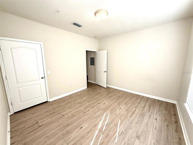 Building Photo - 8842 Villa View Cir