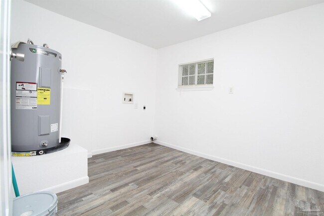 Building Photo - 150 E Ensley St