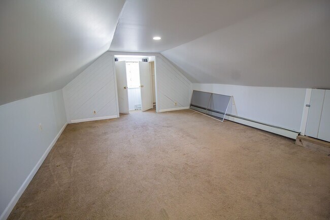 Building Photo - 2 BD 1 BA North Colonie Schools