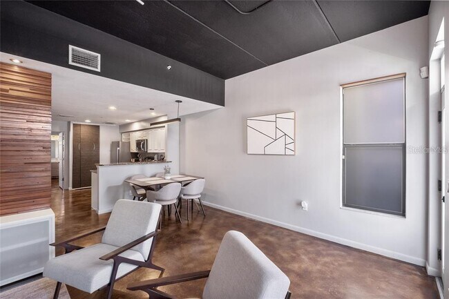 Building Photo - 1914 E 4th Ave