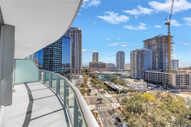 Building Photo - 400 Central Ave