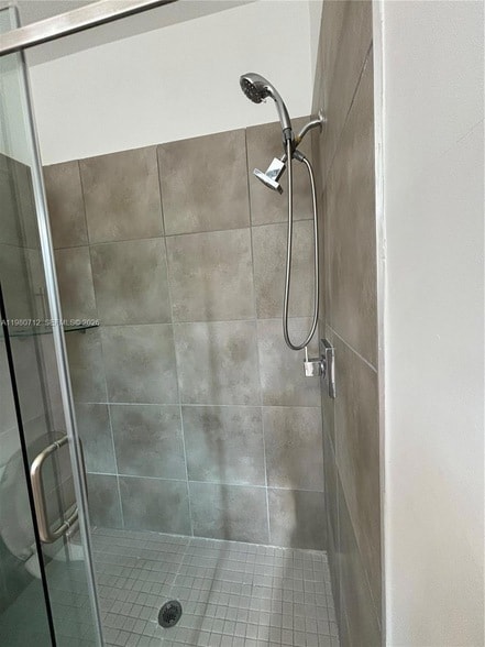 Building Photo - 440 NE 35th Ct