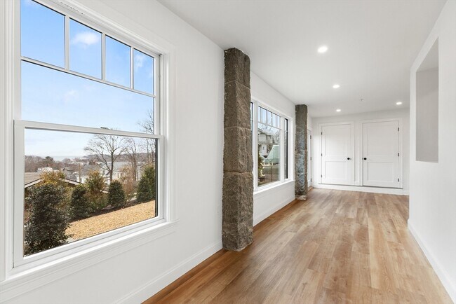 Building Photo - 32 Beacon St