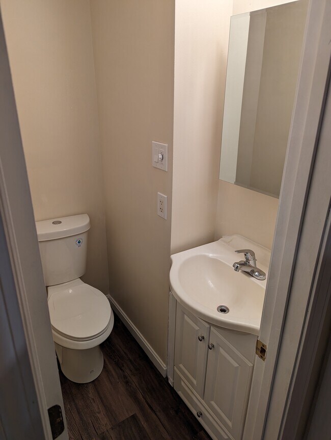 Building Photo - 41 May St