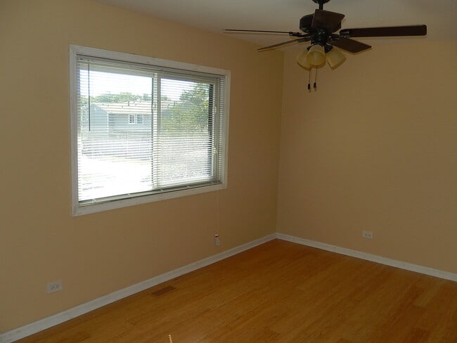 Building Photo - 1402 Bear Flag Dr