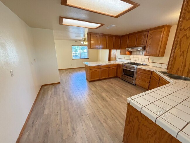 Building Photo - 3 Bed 2 Bath Country Home
