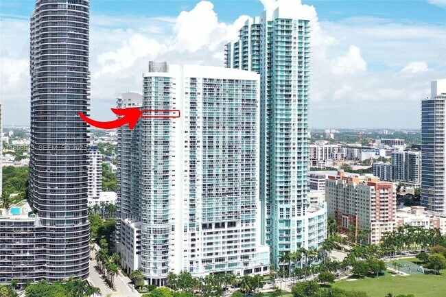 Building Photo - 1800 N Bayshore Dr