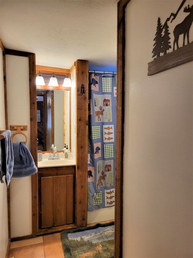 Building Photo - 308-310 Brady Canyon Rd