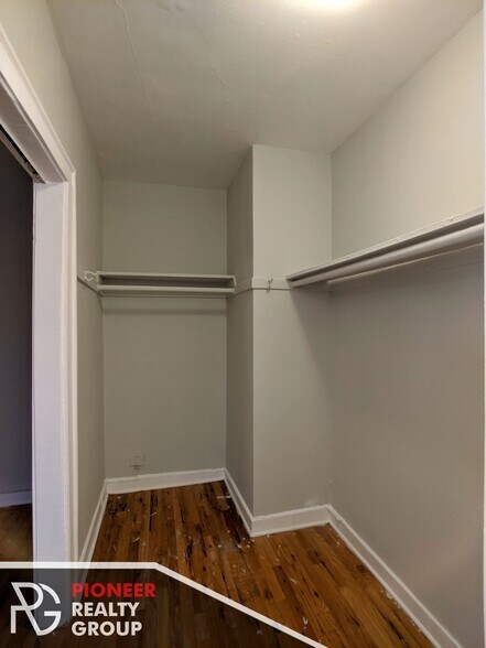 Building Photo - 705 W Belmont Ave