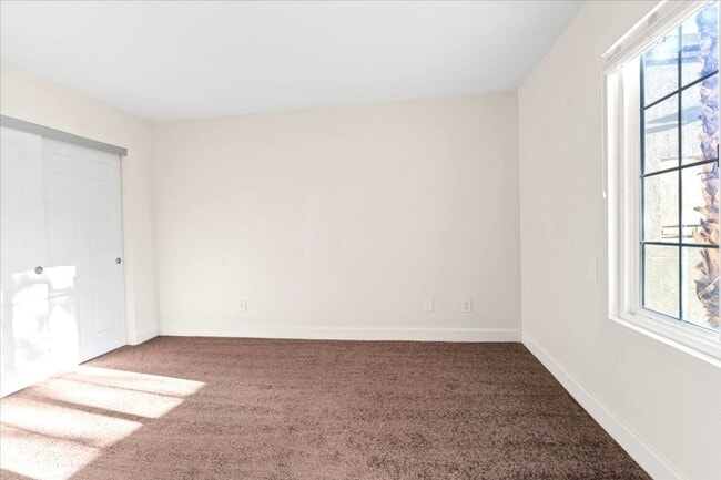 Building Photo - Status: Accepting applications