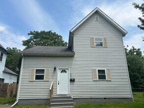 Building Photo - 642 N Elm St