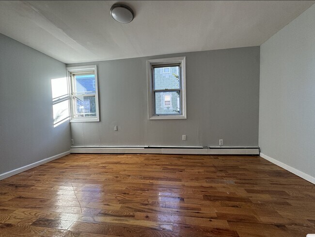 Building Photo - 12 Meadow St