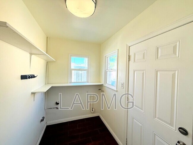 Building Photo - 17535-17537 Baltar Street