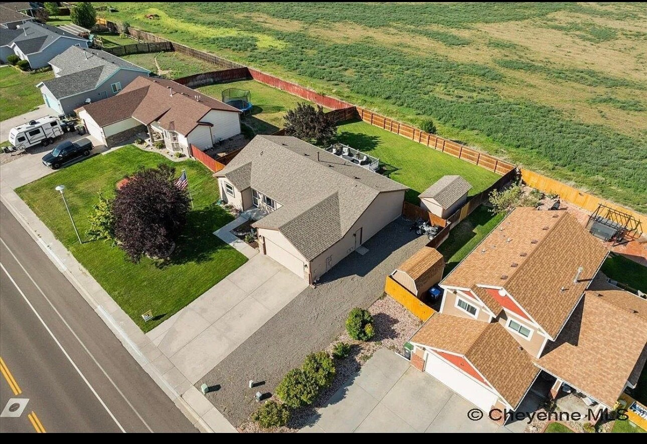 Building Photo - 1911 Meadow Dr