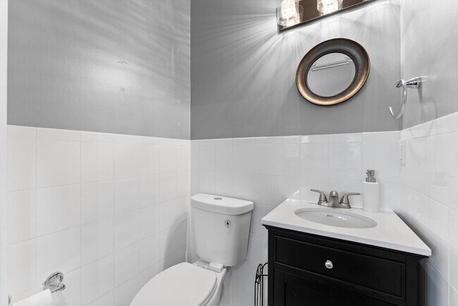 Building Photo - 1874 New Haven Ave