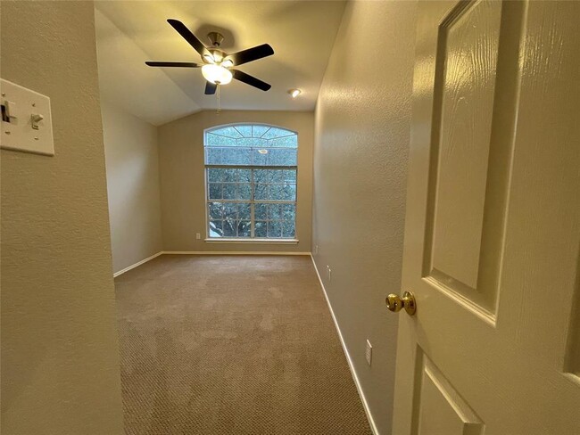 Building Photo - 14828 Single Trce
