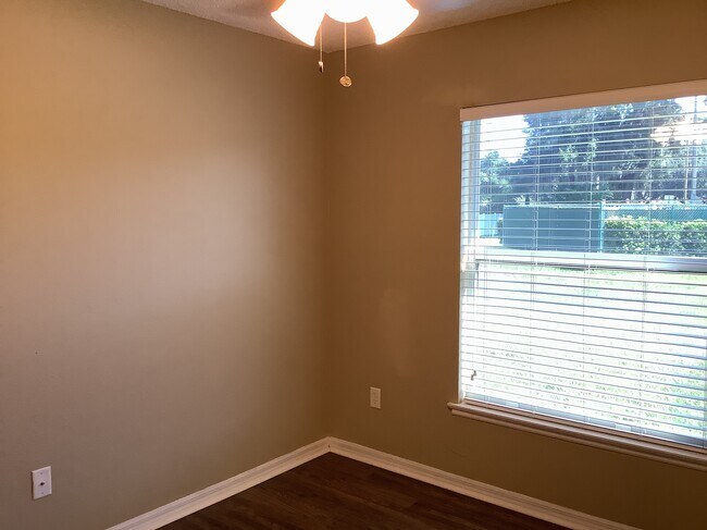 Building Photo - 2207 Golden Ivy Way