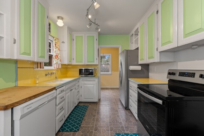 Building Photo - 1411 W Fort St