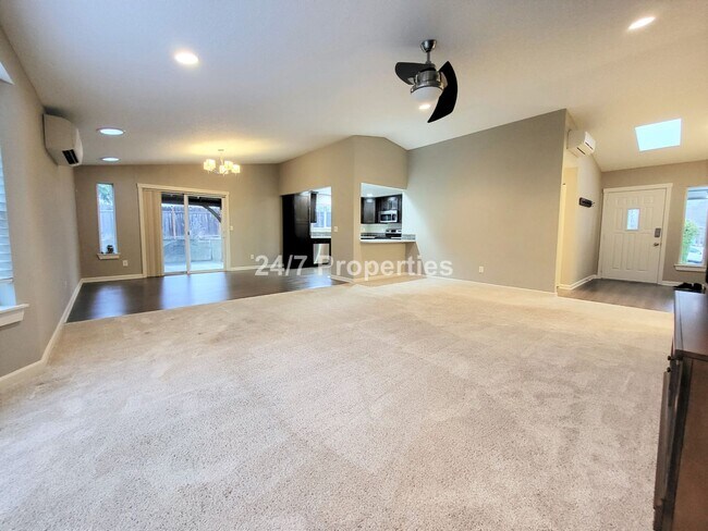 Building Photo - Single Level 3 BD | 2 BA w/ Backyard + Cov...