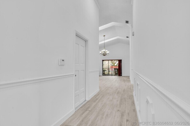 Building Photo - 7619 Silver Woods Ct