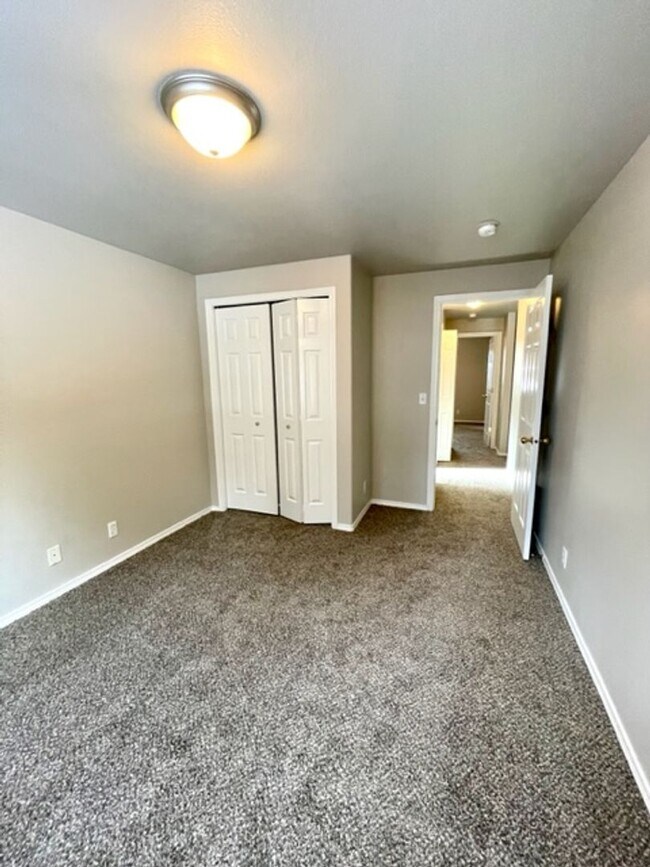 Building Photo - Beautiful 3 Bedroom Single Level home near Old Mill!