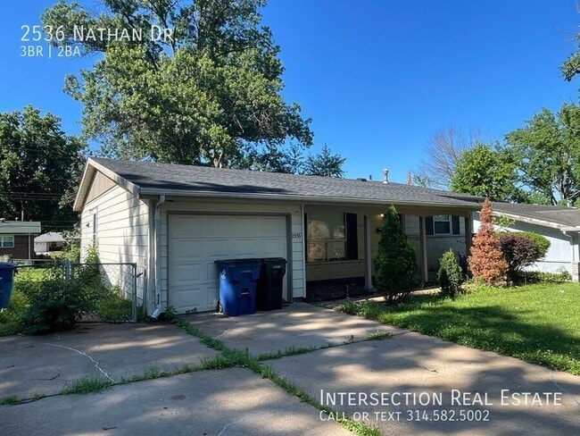 Building Photo - 2536 Nathan Dr