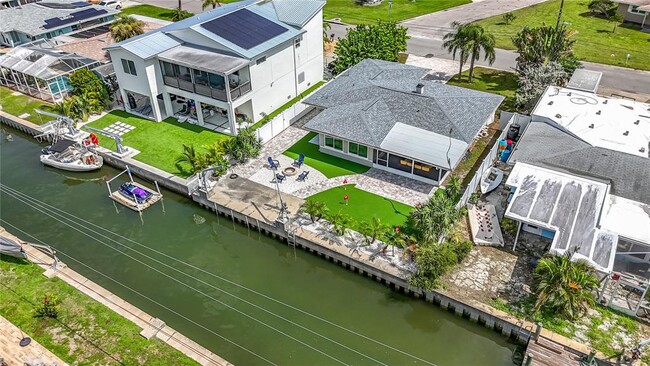 Building Photo - 572 Baywood Dr N