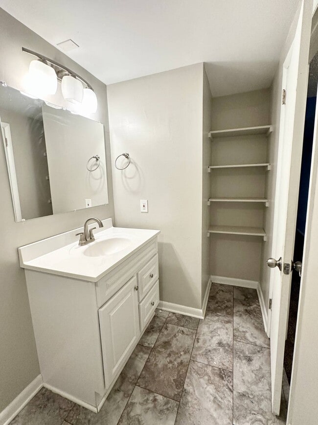 Building Photo - 1552 Helderberg Ave