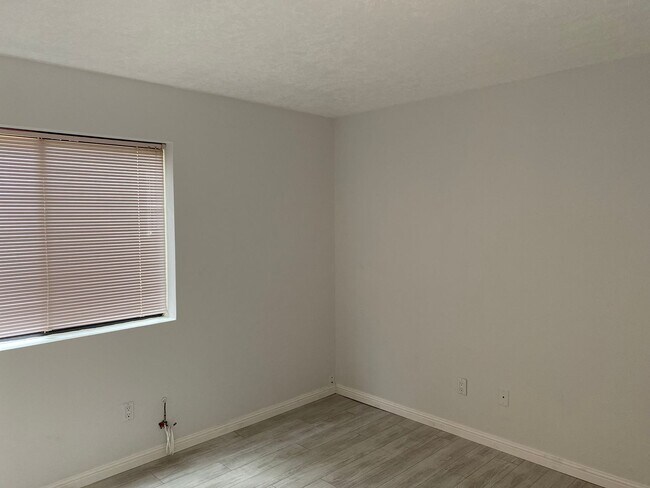 Building Photo - Location, location!  Updated 3 Br, 2 Bath ...