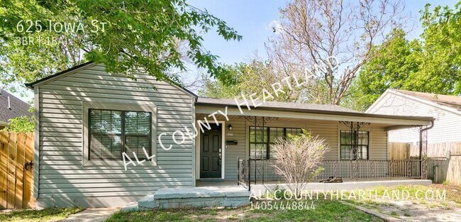 Primary Photo - 625 Iowa St