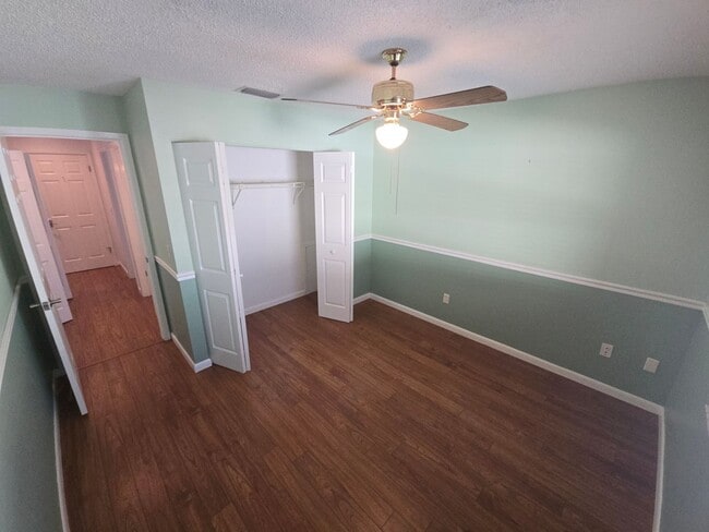 Building Photo - Charming 2 Bed 2 Bath in Holiday, Fl