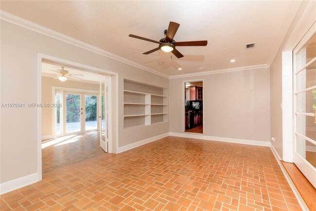 Building Photo - 1350 Mendavia Ave