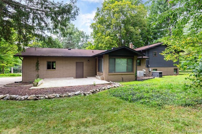 Building Photo - 7580 Thornwood St