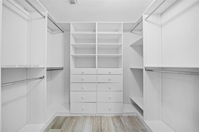 Building Photo - 1240 Weeping Willow Way