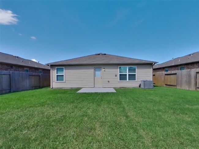 Building Photo - 332 Summer Horse Dr