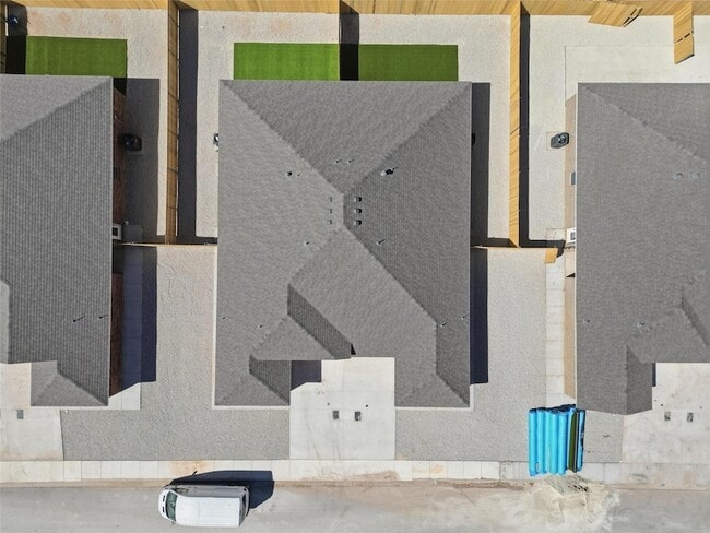 Building Photo - 2876 Glennster St