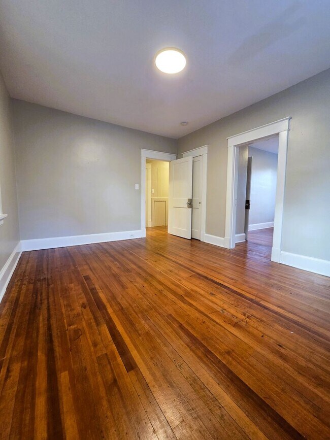 Building Photo - Renovated stately brick home in Forest Hil...