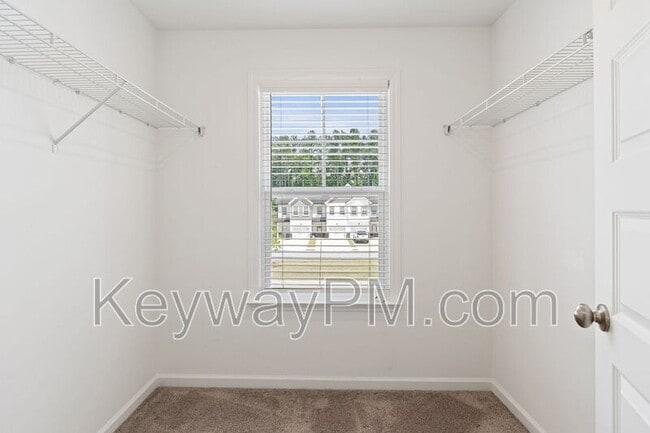 Building Photo - 1066 Linsmore Ave