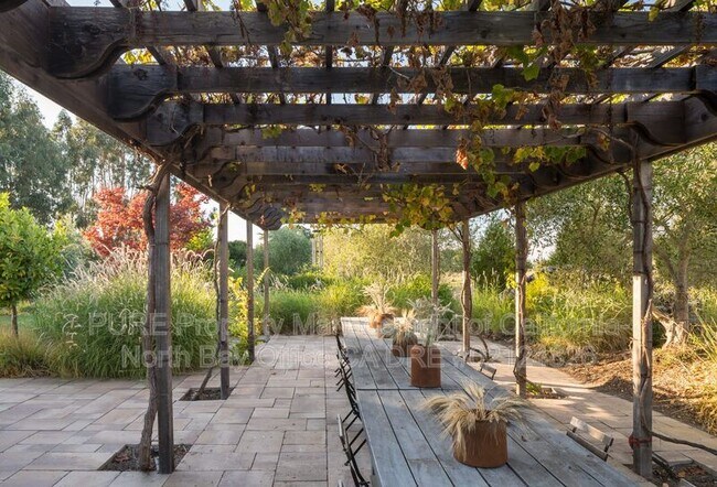 Building Photo - 202 Petersen Ln