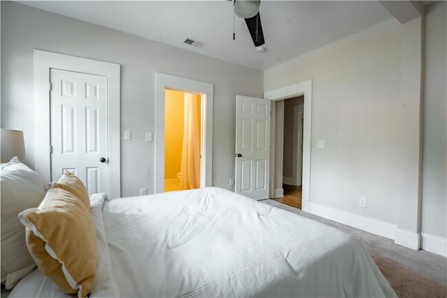 Building Photo - 875 Oakhill Ave SW