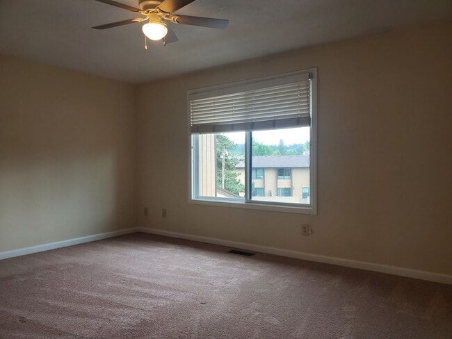 Building Photo - FREE RENT! South Salem Condo w/ Remodeled Kitchen, A/C & W/S/G Included!