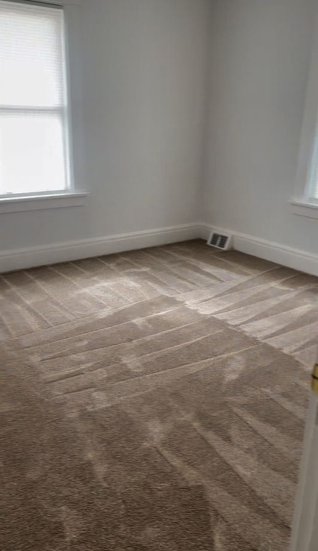 Building Photo - 1st month free w/ 2 or 3 year lease on lar...