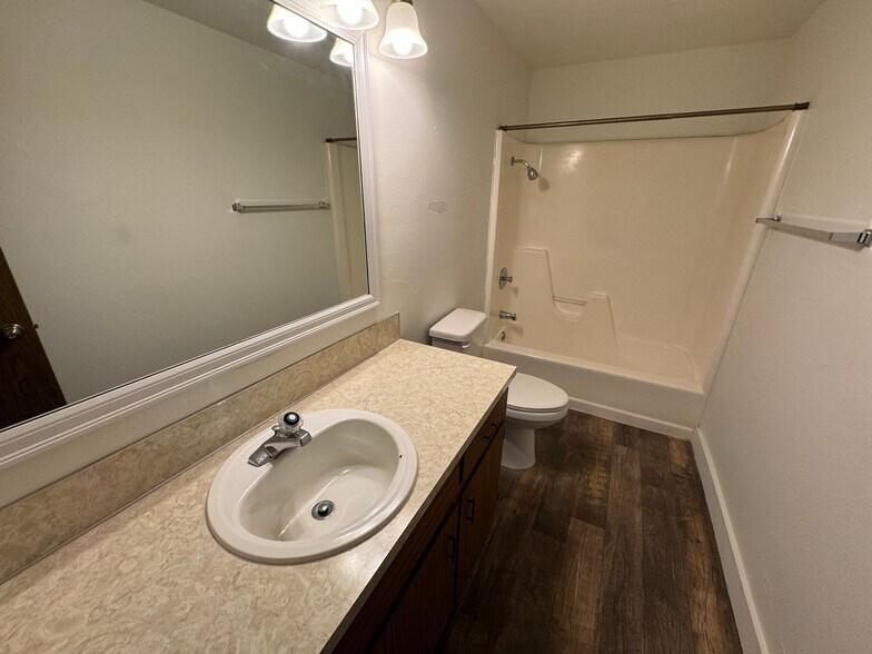 Building Photo - 1534-1536 Westhaven Pl