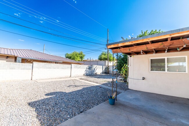 Building Photo - Cozy 3 Bedroom Home on Valerie Circle