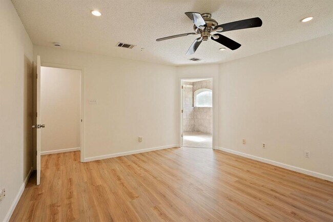 Building Photo - 1201 Marigold Way