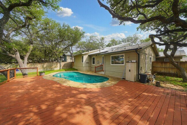 Building Photo - Charming and Centrally Located Home Now Available with Inground Pool. Realtor Commmission:$750