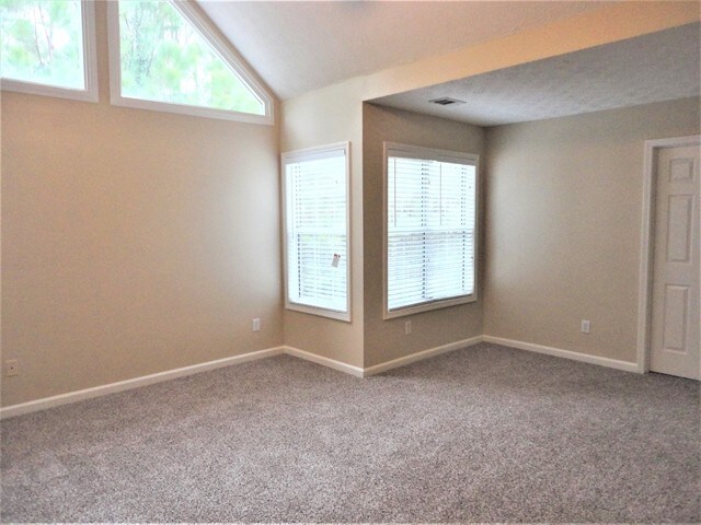Building Photo - 5035 Wesleyan Dr