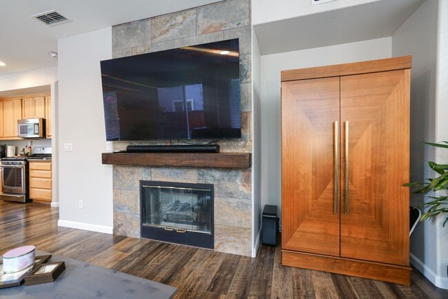 Building Photo - 5884 Cedarwood Cmn