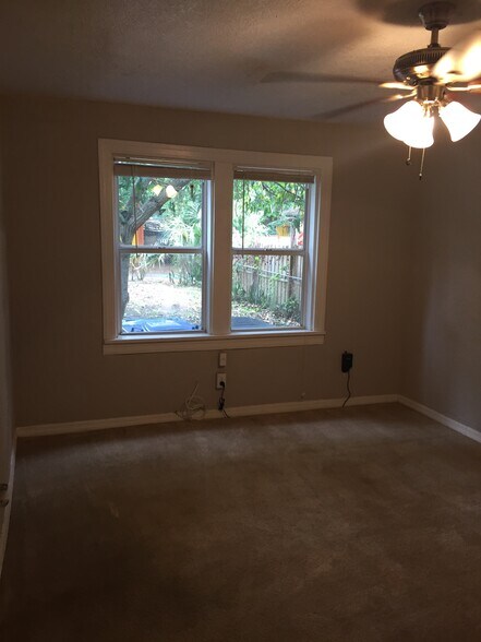 Building Photo - 873 10th Ave S