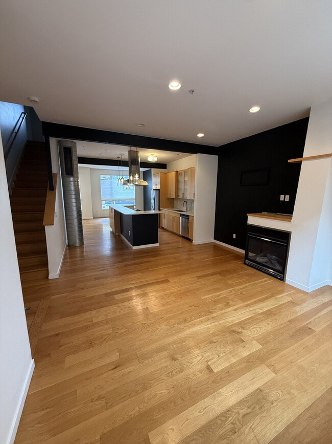 Building Photo - "Spacious 3-Bedroom Townhouse Retreat in Vibrant Denver with 2.5 Baths – 2047 Sq Ft of Modern Liv...